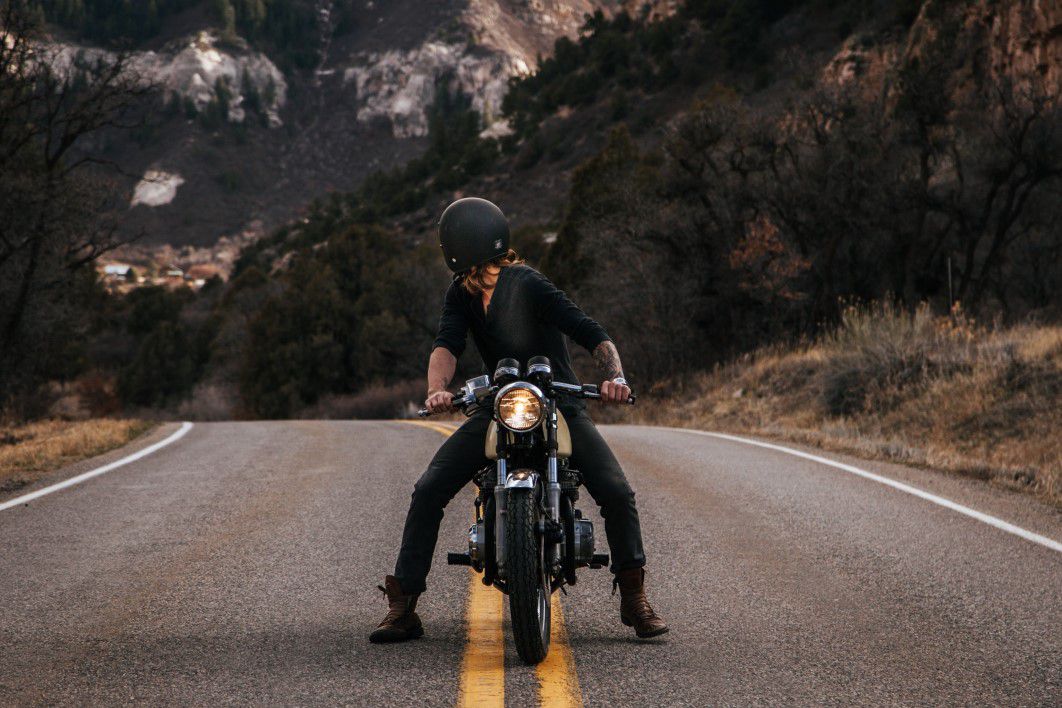 Leather vs Fabric Gloves. Which is Best for Summer Riding?