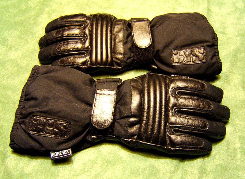 Tight Vs. Loose Motorcycle Gloves